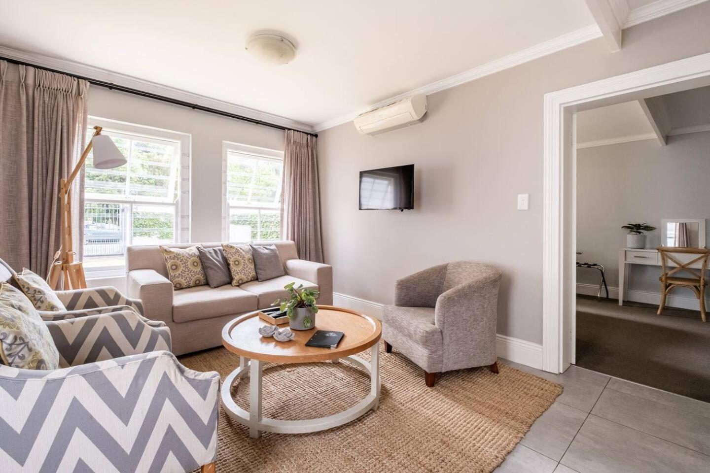 Bonne Esperance Studio Apartments สเตลเลนบอช ภายนอก รูปภาพ